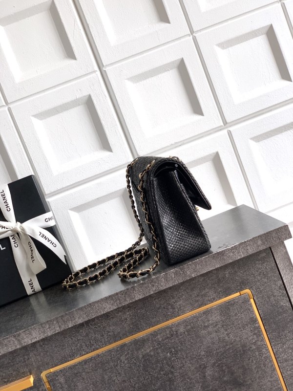 26C Classic Flap Medium Woven Raffia “26x16x7cm” -058 =A01112