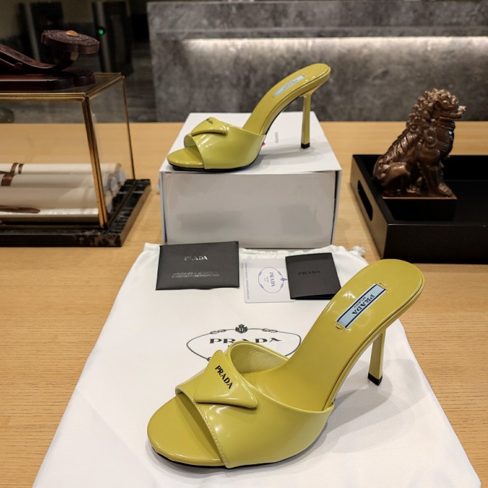 Triangle Logo Mule (Female)36-41=