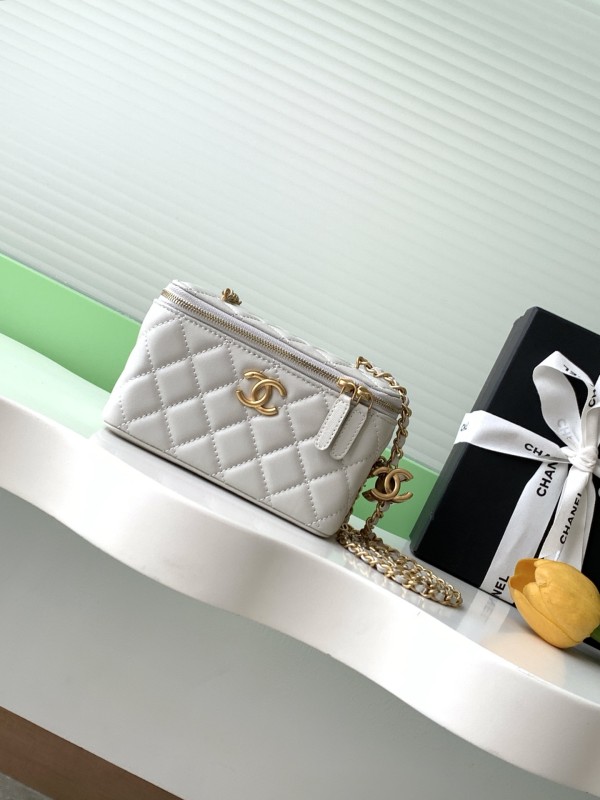 25B Vanity Case Mini Lambskin “17x9.5x8cm” -036 =AP3940