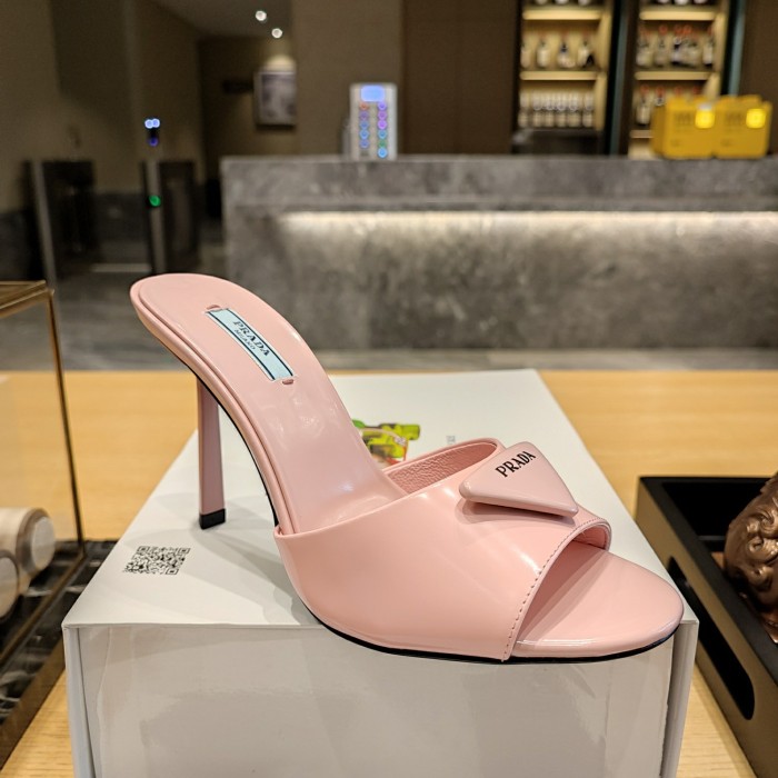 Triangle Logo Mule (Female)36-41=