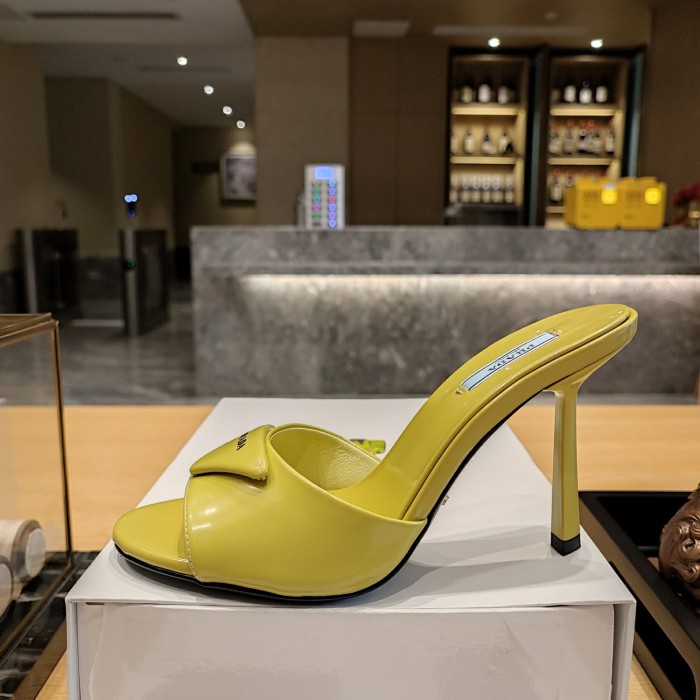 Triangle Logo Mule (Female)36-41=
