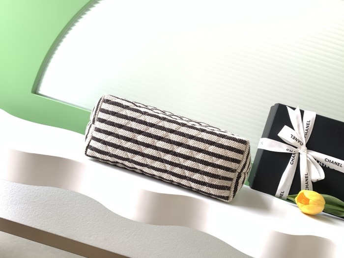 26C Clutch Large Striped Raffia “19.6x33.7x12cm” -025 =AS4988