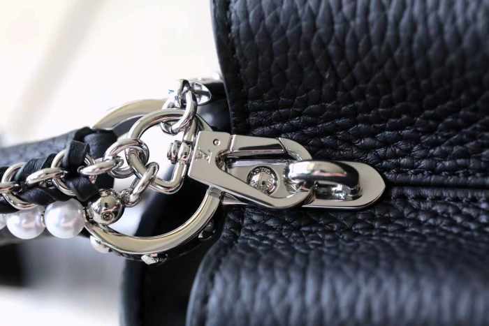 Capucines East West PM Bag “28*18*9CM” 0811