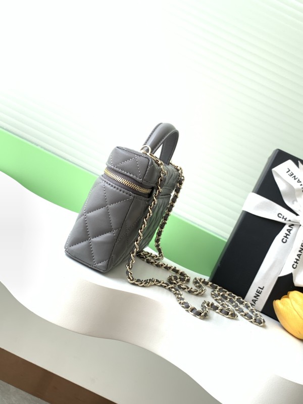 25B Vanity Case Small Lambskin “17x19.5x5cm” -085 =AP4385