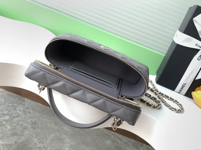 25B Vanity Case Small Lambskin “17x19.5x5cm” -085 =AP4385