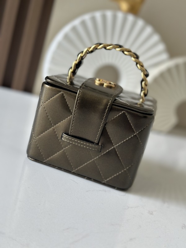 Vintage Mini Vanity Case Patent Lambskin “11x9.5x8.5cm” -036 =2227