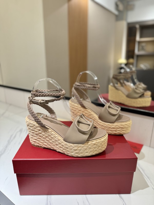 Signature Calfskin Slingback Pump(Female)36-41=