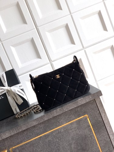 25K Mini Quilted Velvet Clutch with Chain “21x12x5.5cm” -075 =AS4861