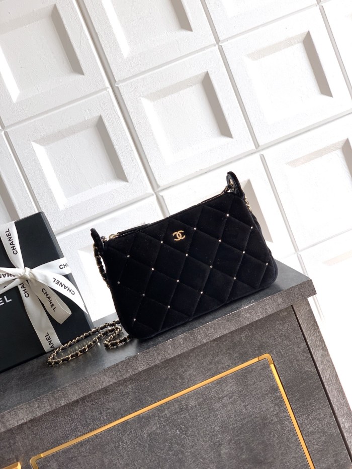25K Mini Quilted Velvet Clutch with Chain “21x12x5.5cm” -075 =AS4861