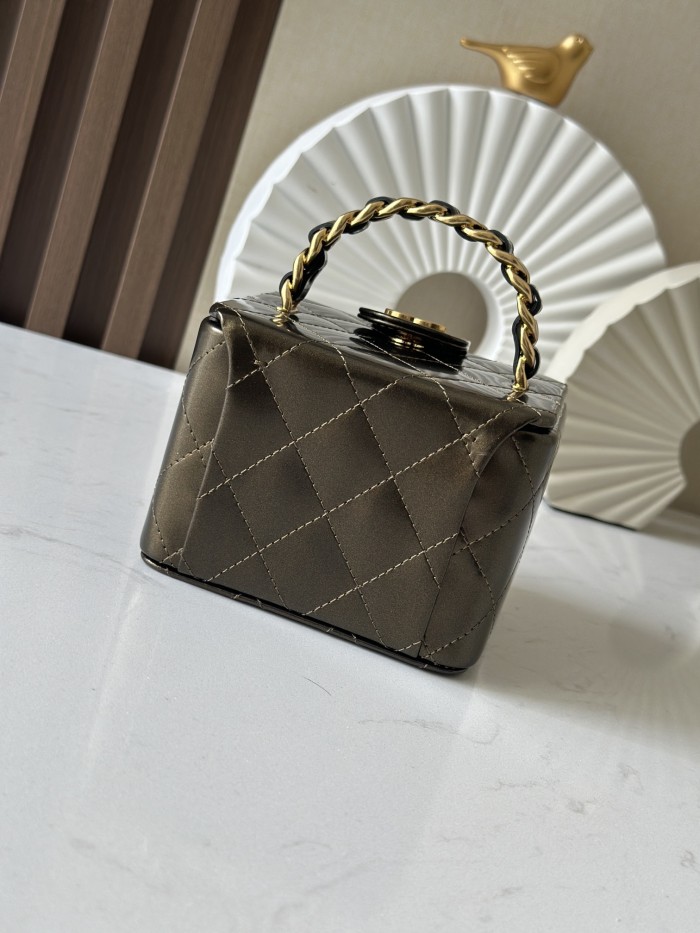Vintage Mini Vanity Case Patent Lambskin “11x9.5x8.5cm” -036 =2227