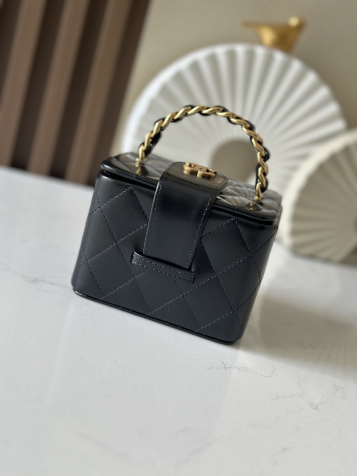 Vintage Mini Vanity Case Patent Lambskin “11x9.5x8.5cm” -036 =2227