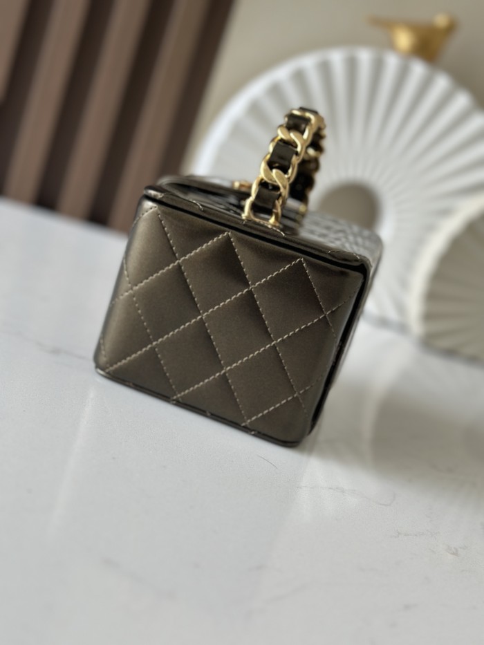 Vintage Mini Vanity Case Patent Lambskin “11x9.5x8.5cm” -036 =2227