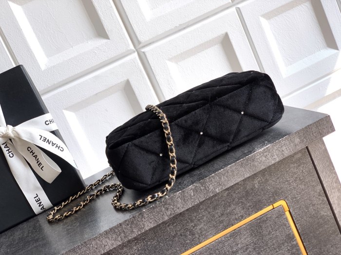 25K Mini Quilted Velvet Clutch with Chain “21x12x5.5cm” -075 =AS4861