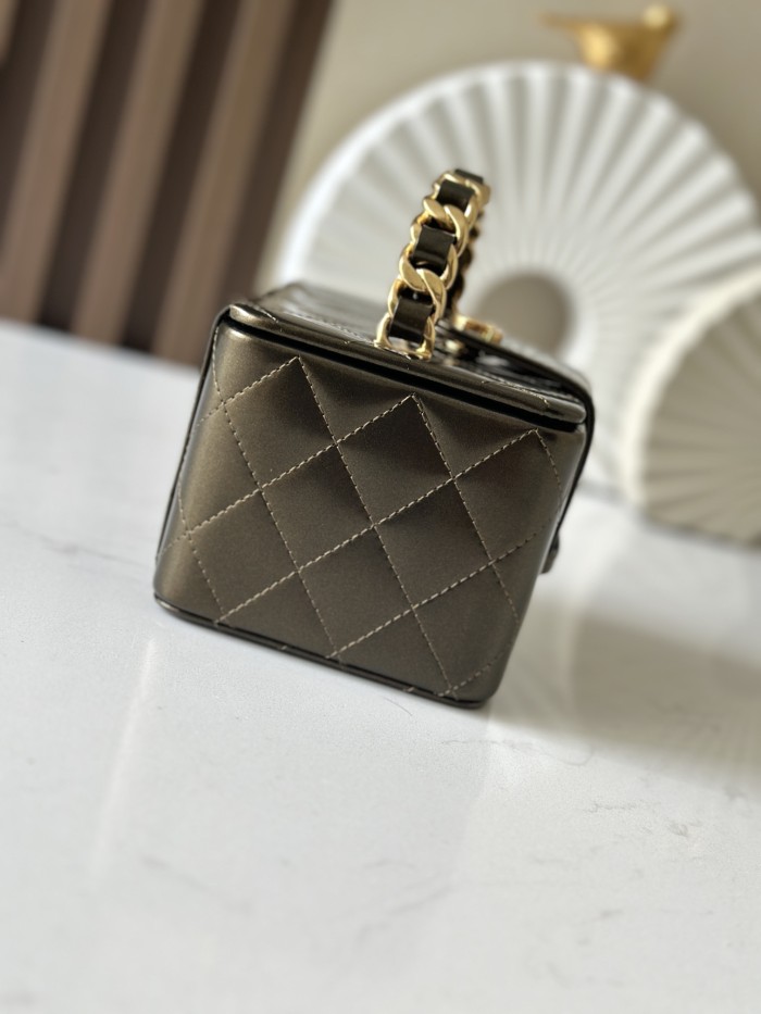 Vintage Mini Vanity Case Patent Lambskin “11x9.5x8.5cm” -036 =2227