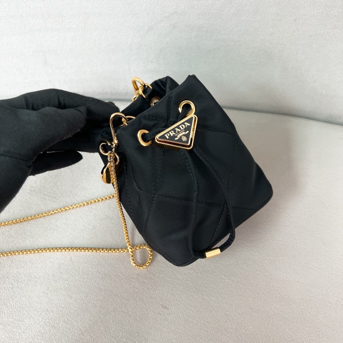 Re-Nylon Triangle Logo“9.5*9*6CM”-086=