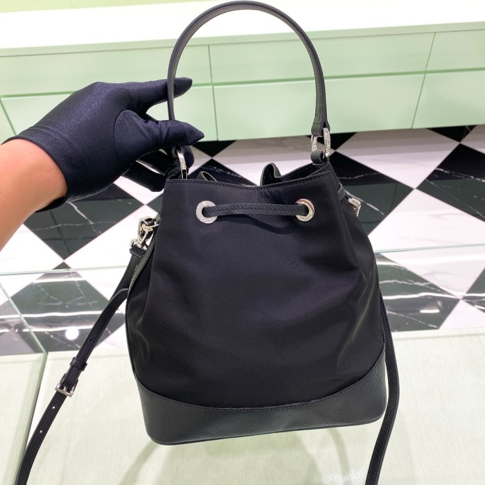 Re-Nylon Logo Bucket Bag“24*23*12CM”-086=