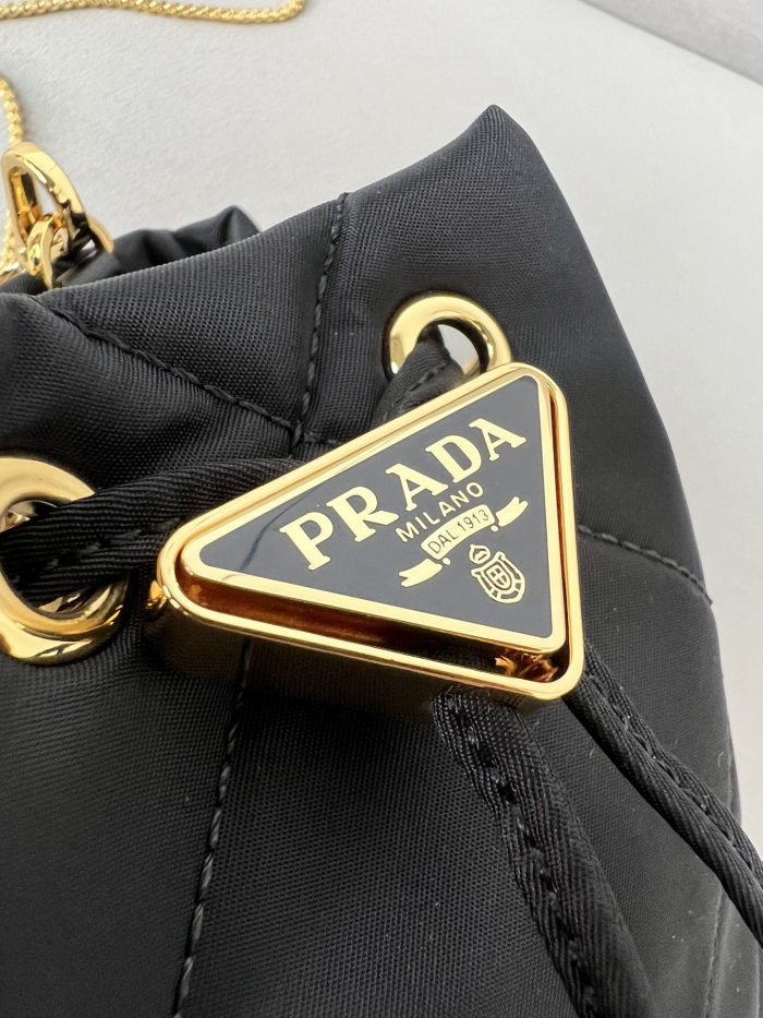 Re-Nylon Triangle Logo“9.5*9*6CM”-086=