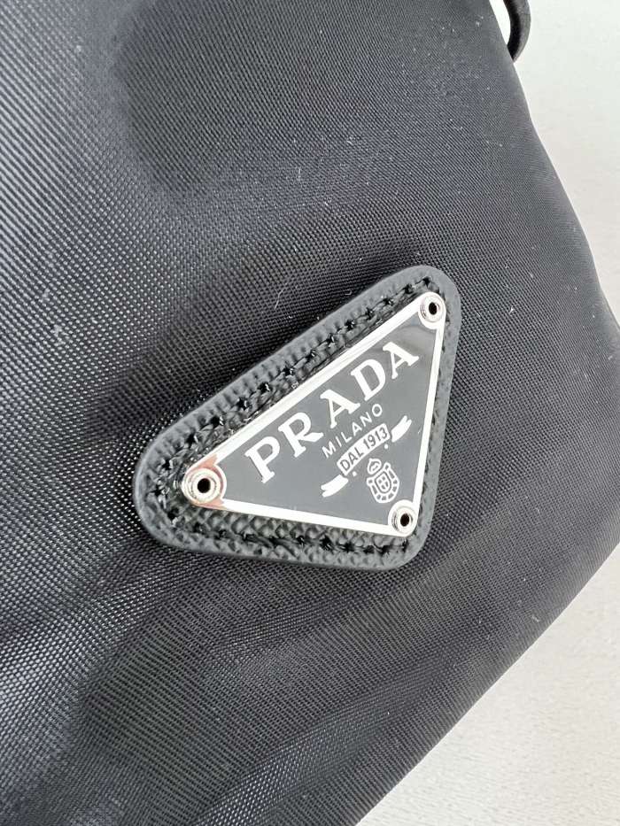 Re-Nylon Drawstring Pouch“14.5*12*7.5CM”-054=