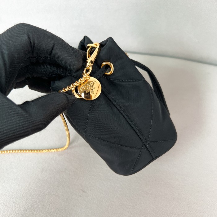 Re-Nylon Triangle Logo“9.5*9*6CM”-086=