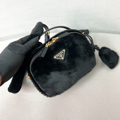 Arqué Shearling Triangle-Logo Mini Bag“18.5*13*6CM”-089=