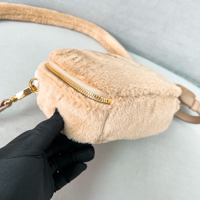 Arqué Shearling Triangle-Logo Mini Bag“18.5*13*6CM”-089=