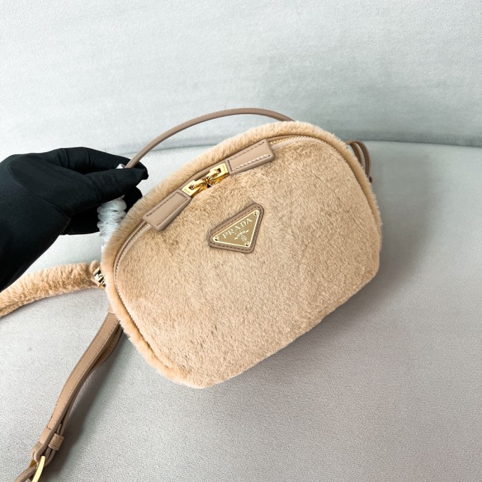 Arqué Shearling Triangle-Logo Mini Bag“18.5*13*6CM”-089=