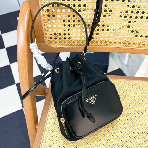 Triangle-Logo Bucket Bag“22.5*17.5*12CM”-086=