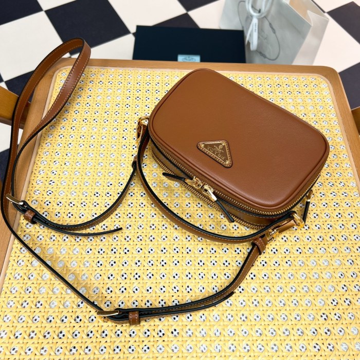 Saffiano Leather Mini-Pouch“18.5*13*6CM”-089=