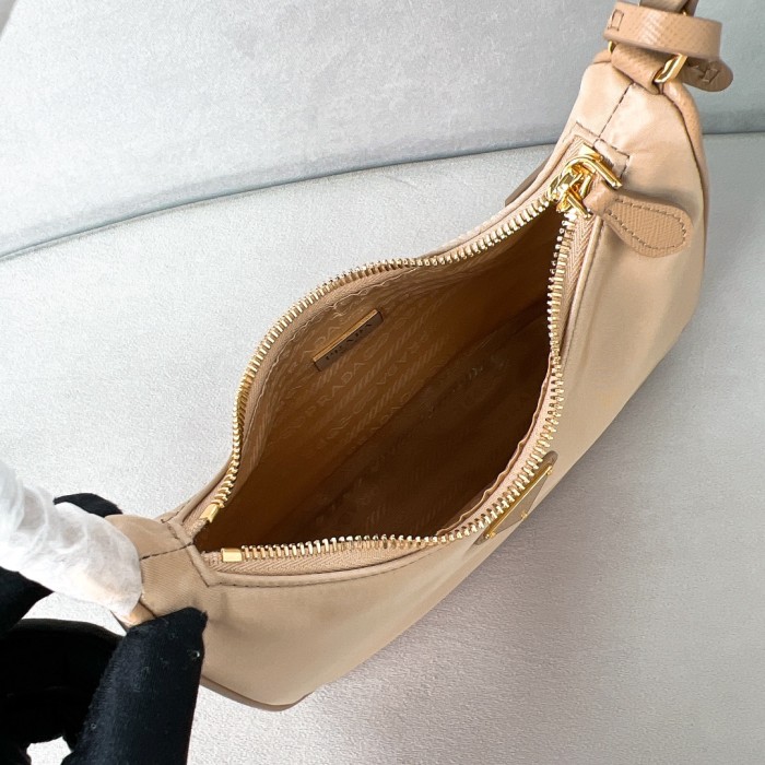 Re-Edition 2005 Re-Nylon Handbag“22*18*6.5CM”-005=