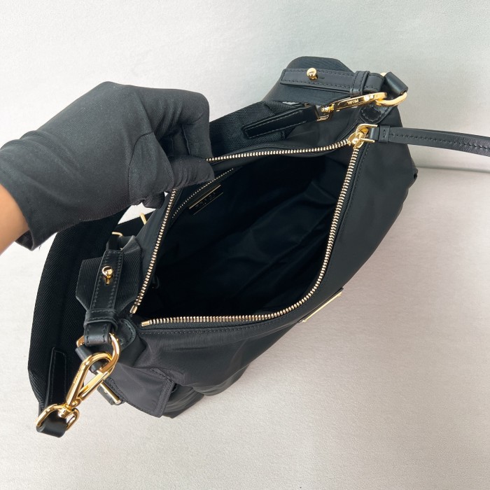 Explore Re-Nylon bag“32*22*11.5CM”-089=