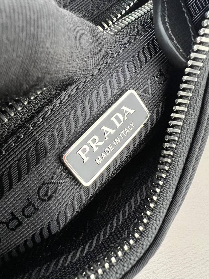 Re-Edition 2005 Re-Nylon Handbag“22*18*6.5CM”-005=