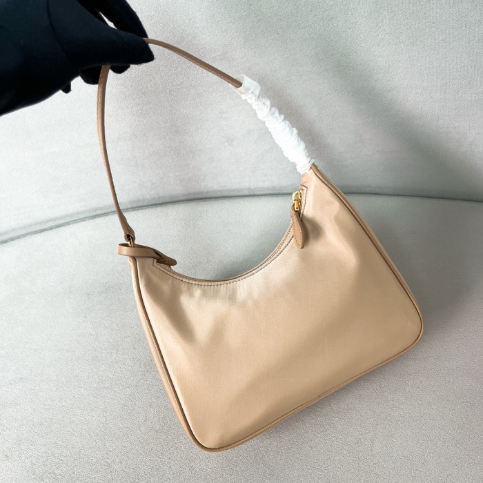 Re-Edition 2005 Re-Nylon Handbag“22*18*6.5CM”-005=