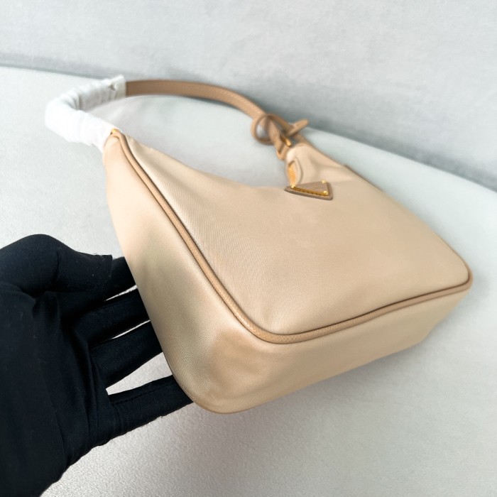 Re-Edition 2005 Re-Nylon Handbag“22*18*6.5CM”-005=