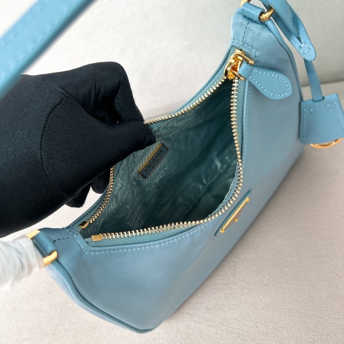 Re-Edition 2005 Re-Nylon Handbag“22*18*6.5CM”-005=
