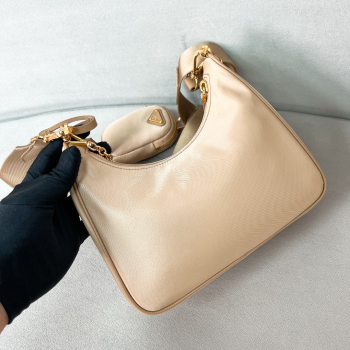 Re-Edition 2005 Napa Leather Bag“22*18*6.5CM”-086=