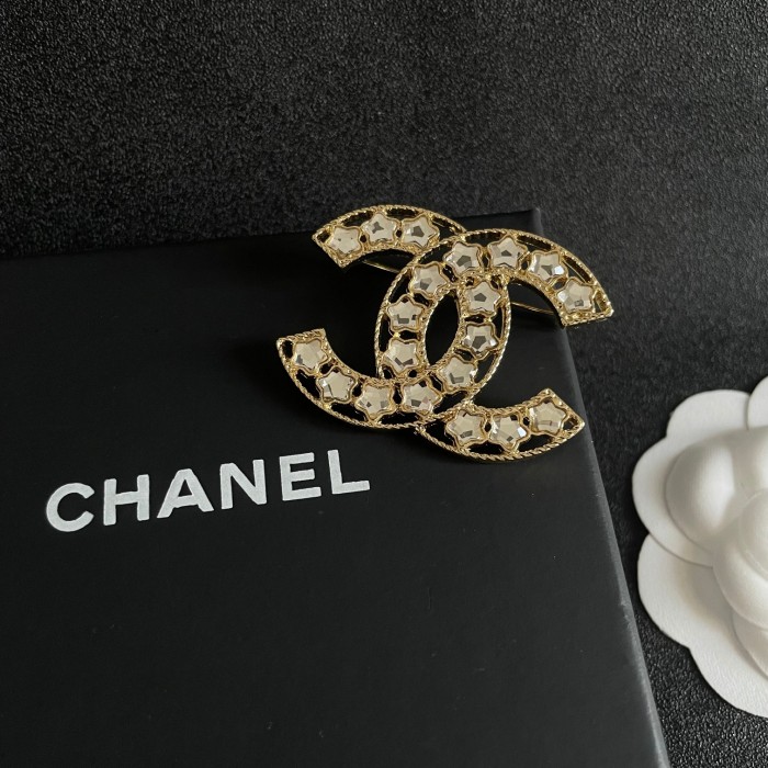 Brooch 05=