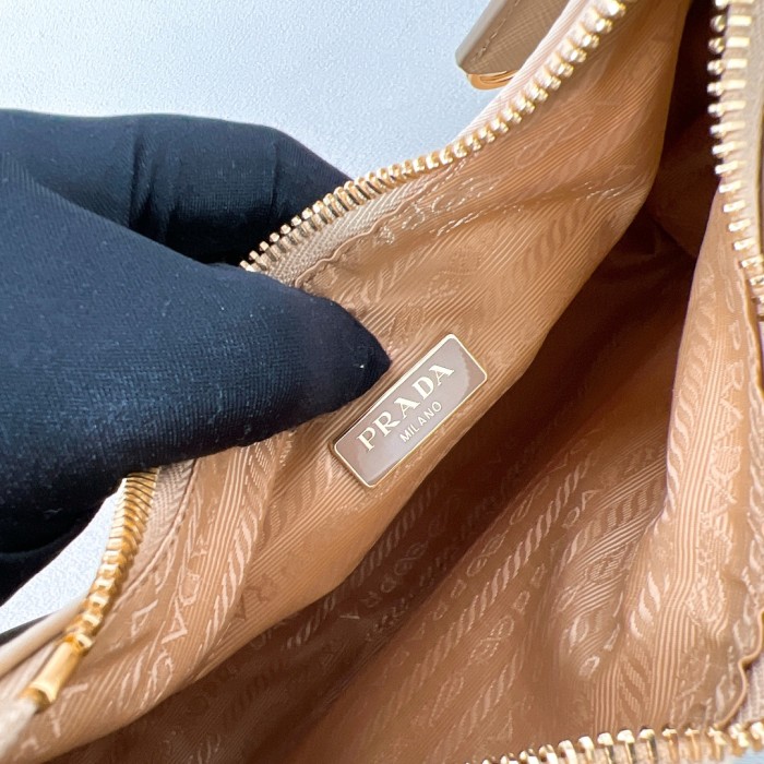 Re-Edition 2005 Re-Nylon Handbag“22*18*6.5CM”-005=