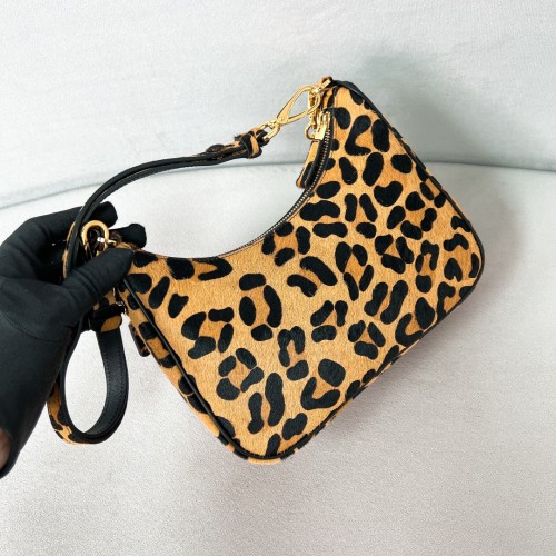 Re-edition 2005 Re-Nylon Bag“22*18*6CM”-088=