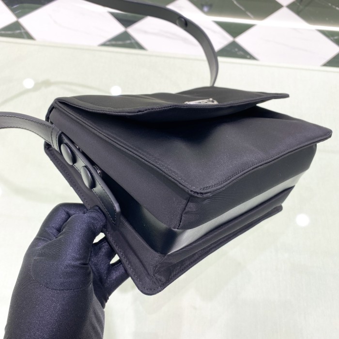 Padded Re-Nylon Shoulder Bag“23*16*11CM”-088=