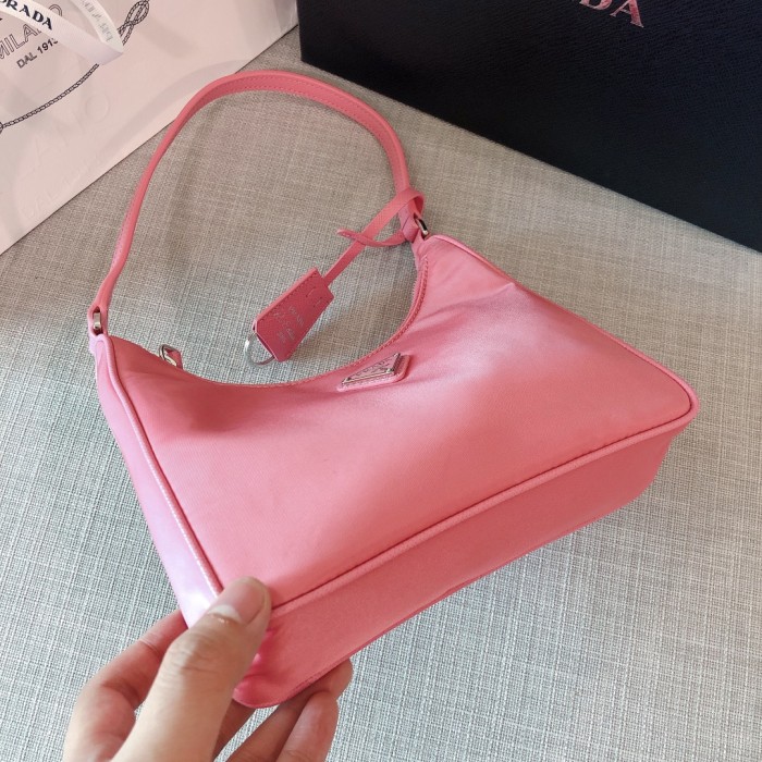 Re-Edition 2005 Re-Nylon Handbag“22*18*6.5CM”-005=