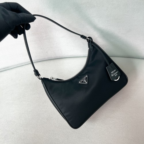 Re-Edition 2005 Re-Nylon Handbag“22*18*6.5CM”-005=