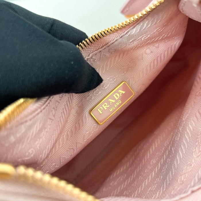 Re-Edition 2005 Re-Nylon Handbag“22*18*6.5CM”-005=