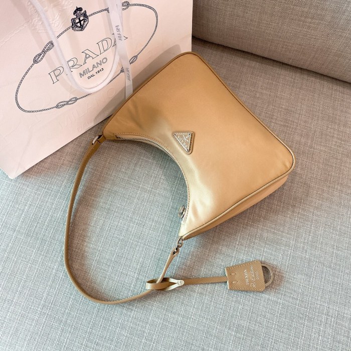 Re-Edition 2005 Re-Nylon Handbag“22*18*6.5CM”-005=