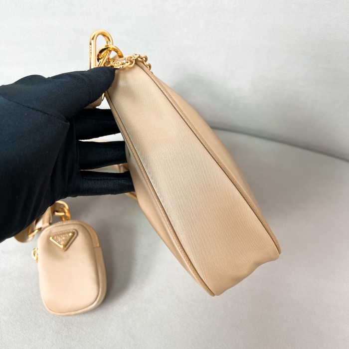 Re-Edition 2005 Napa Leather Bag“22*18*6.5CM”-086=