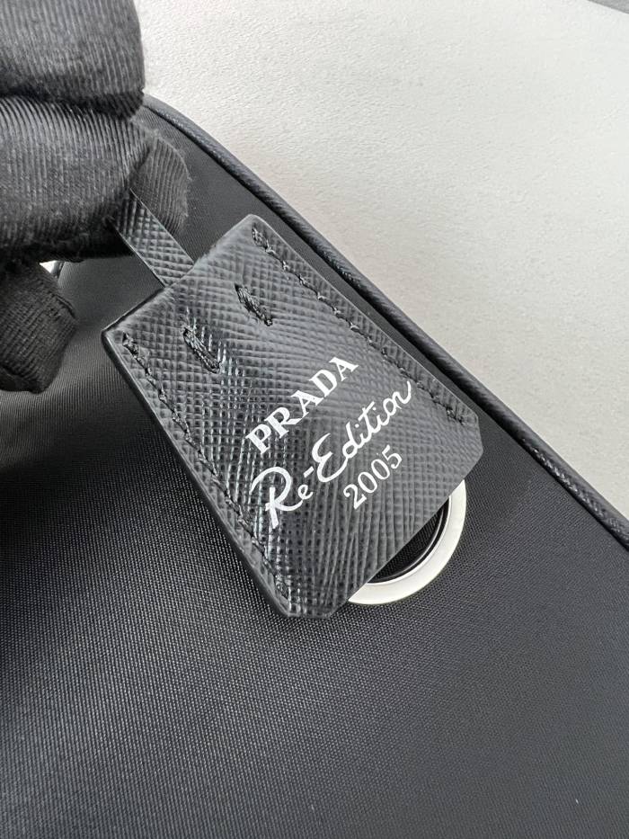 Re-Edition 2005 Re-Nylon Handbag“22*18*6.5CM”-005=