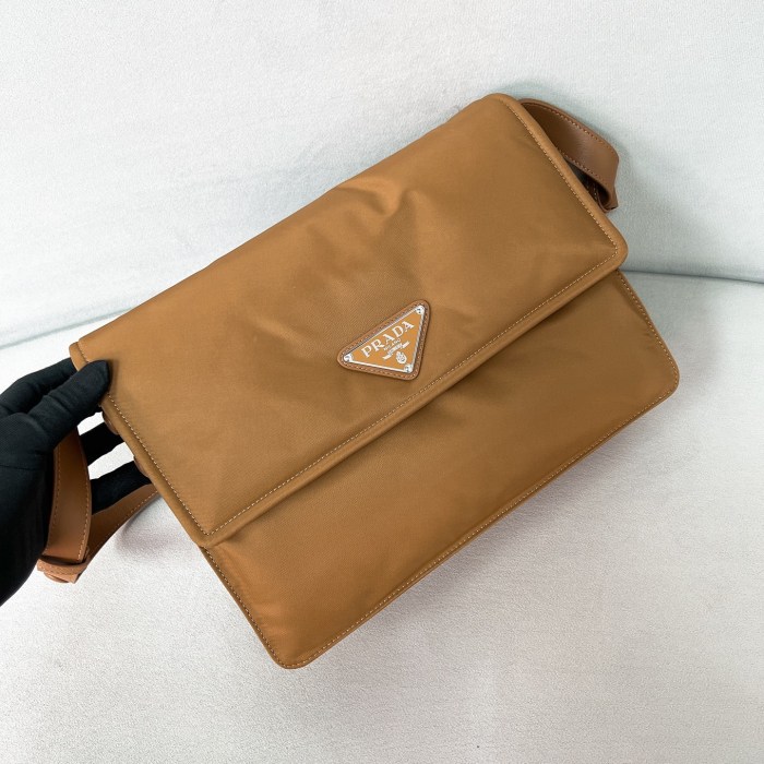 Traveller Medium Padded Re-Nylon Bag“30*21.5*12CM”-089=