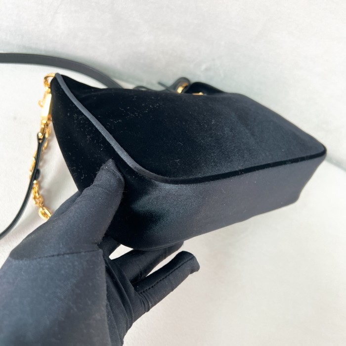 Re-Edition Velvet Shoulder Bag In Black“22*18*6CM”-087=