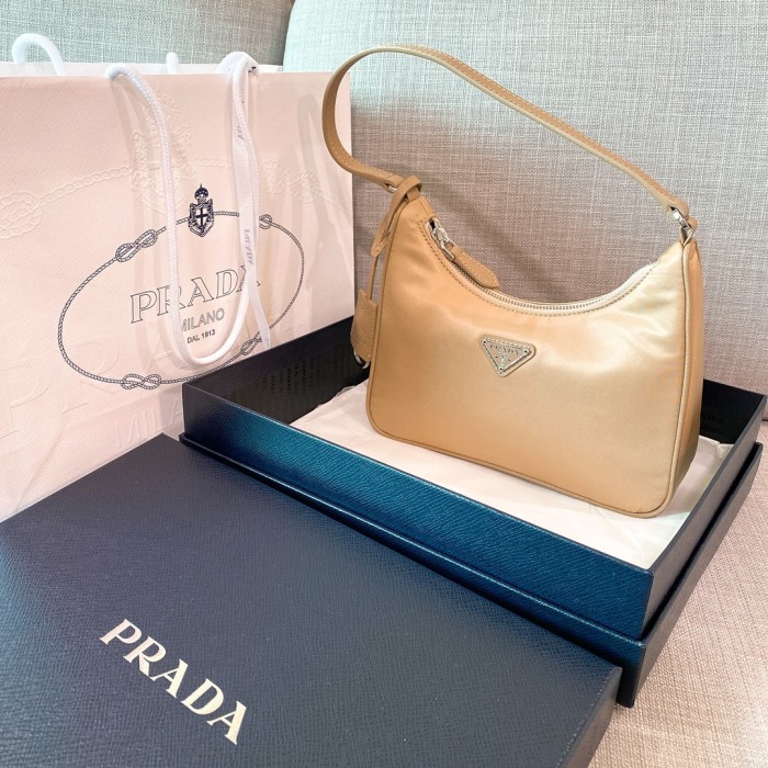 Re-Edition 2005 Re-Nylon Handbag“22*18*6.5CM”-005=
