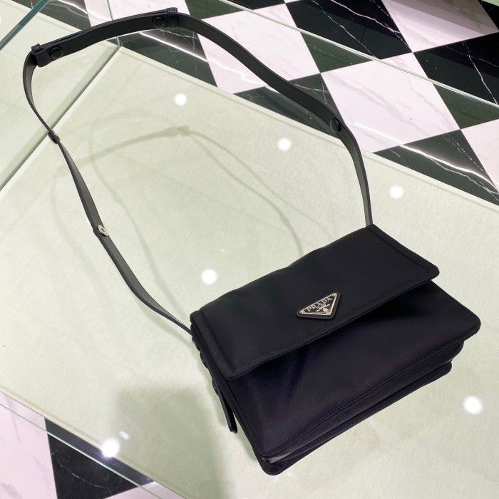 Padded Re-Nylon Shoulder Bag“23*16*11CM”-088=