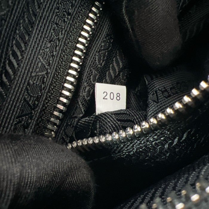 Re-Edition 2005 Re-Nylon Handbag“22*18*6.5CM”-005=